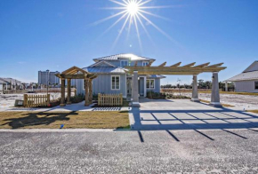 Cozy Crabshell Beach Club Cottage